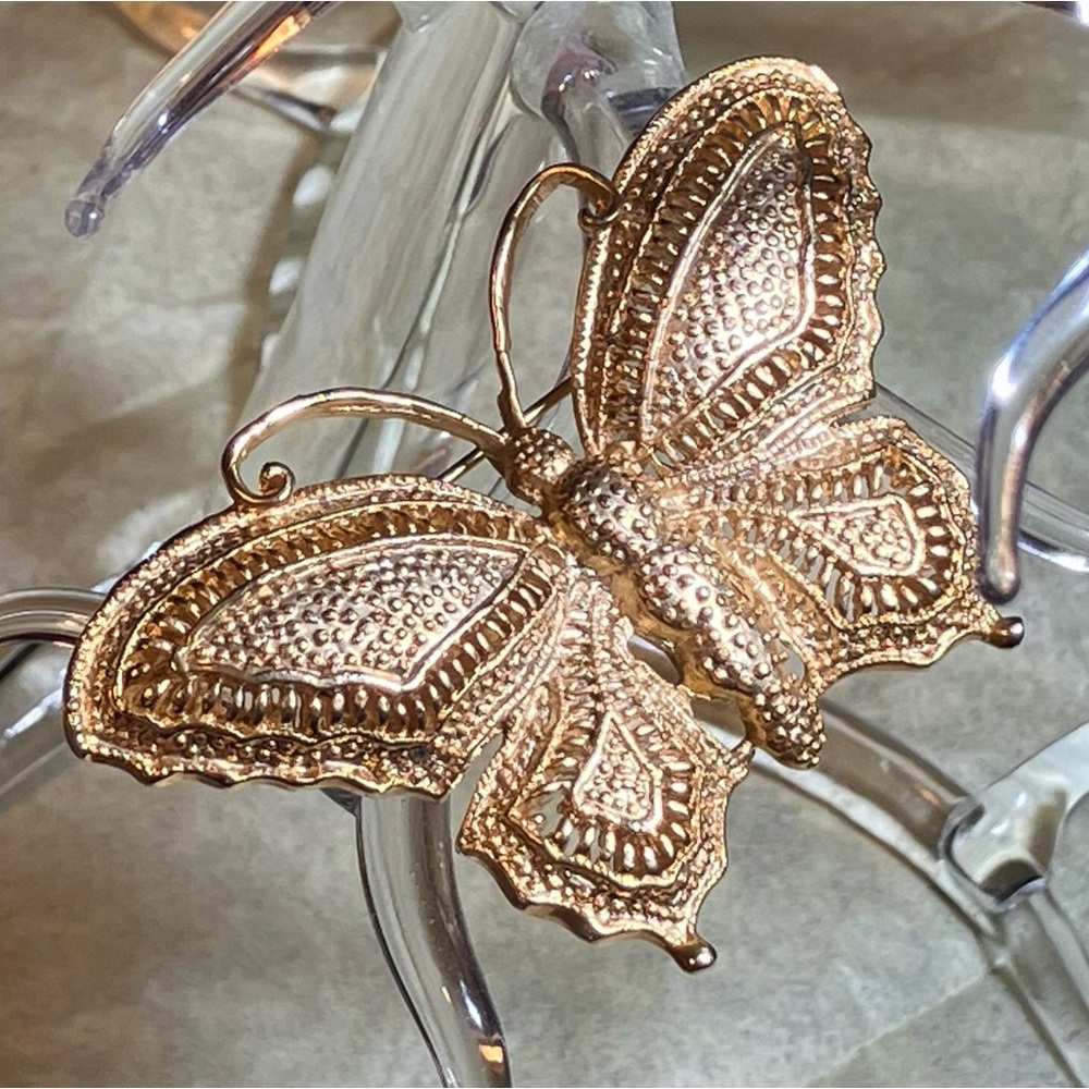Vintage Elegant Gold Butterfly Brooch - Costume Jewelry